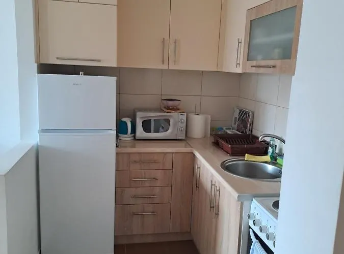 Stan Na Dan Nevena Апартаменты Lukavica