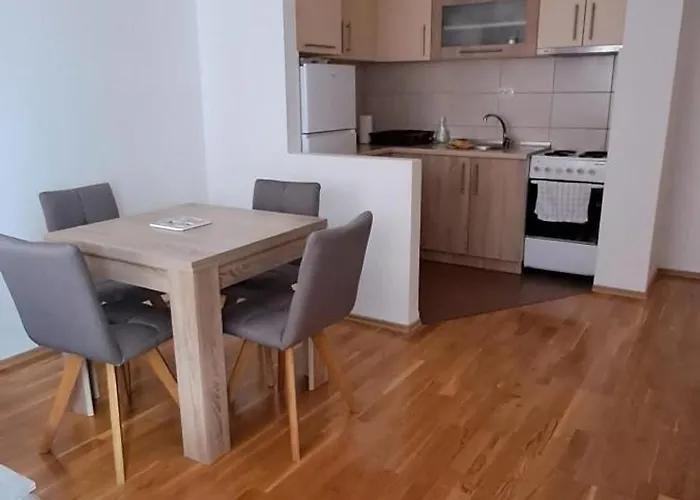 Апартаменты Stan Na Dan Nevena Lukavica